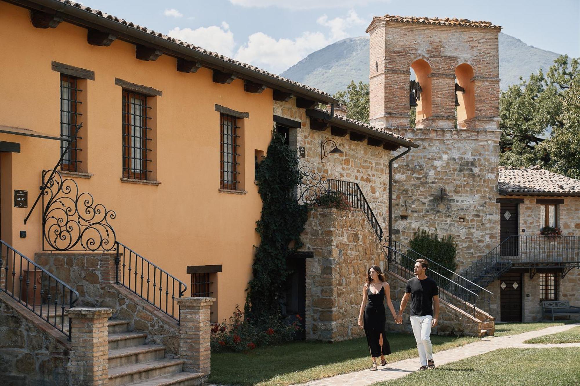 Отель Borgo Lanciano Кастельраймондо Экстерьер фото