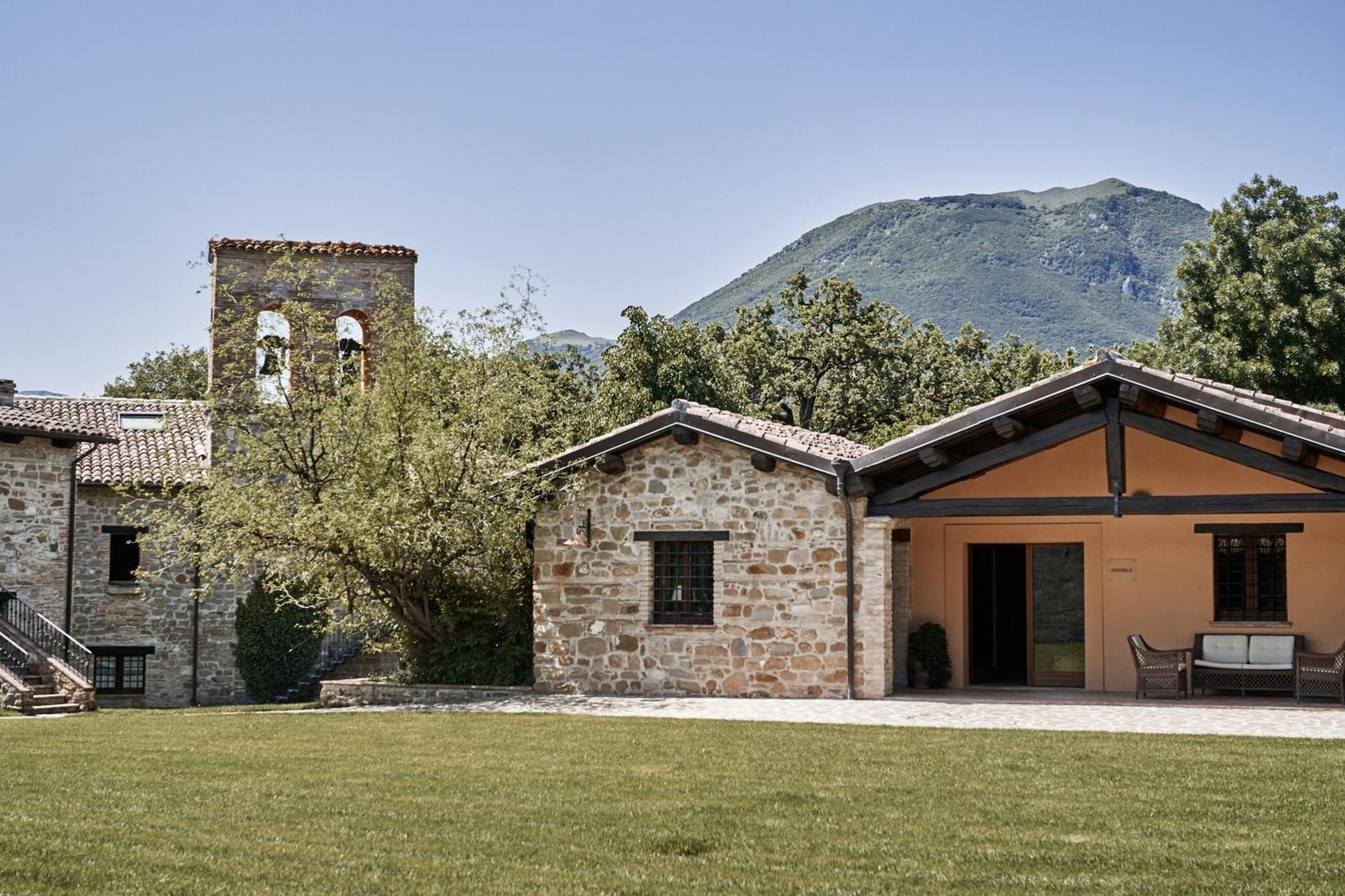 Отель Borgo Lanciano Кастельраймондо Экстерьер фото